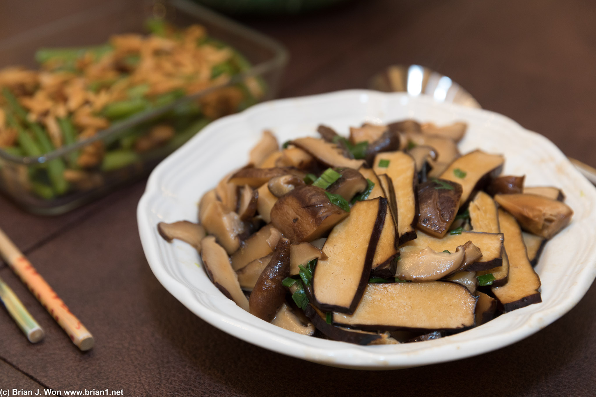 Bean curd and two kinds of mushrooms.