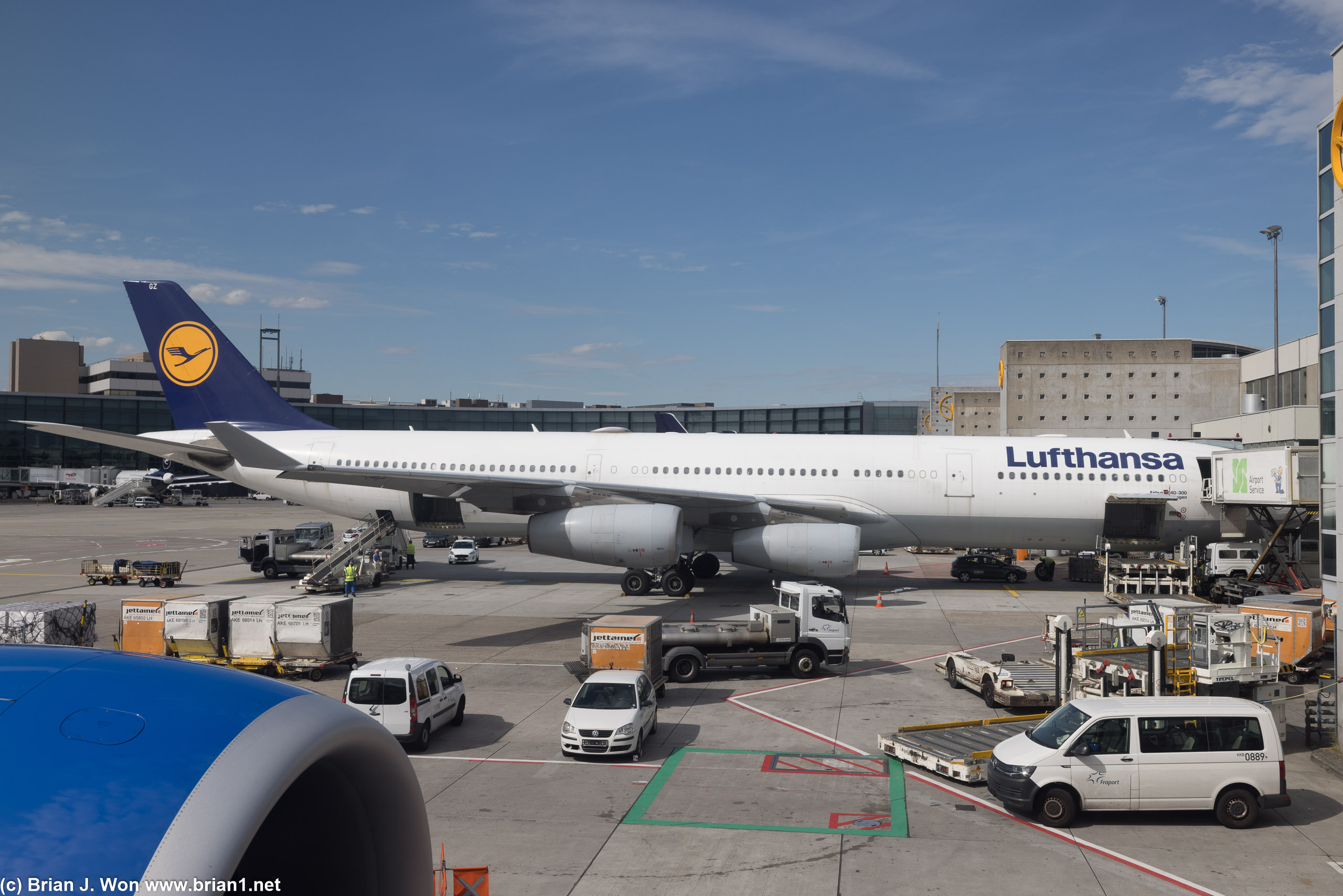 Old Lufthansa A340-300.