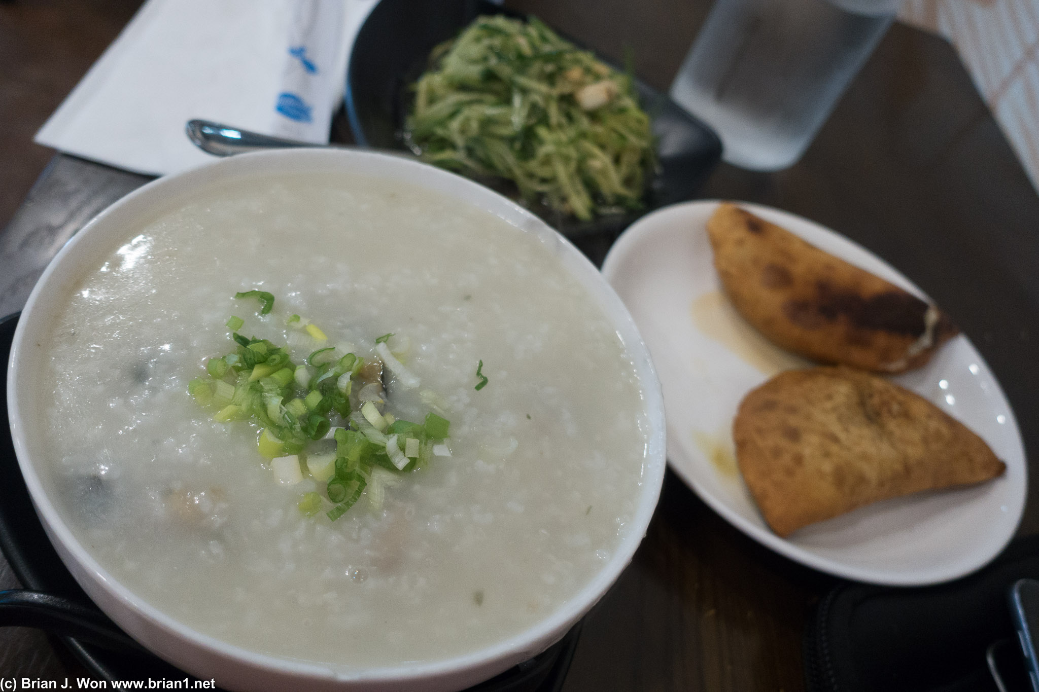 Pei dan sau yuk juk was a little too plain despite being loaded with preserved egg and pork. Missing the ginger and white pepper maybe?