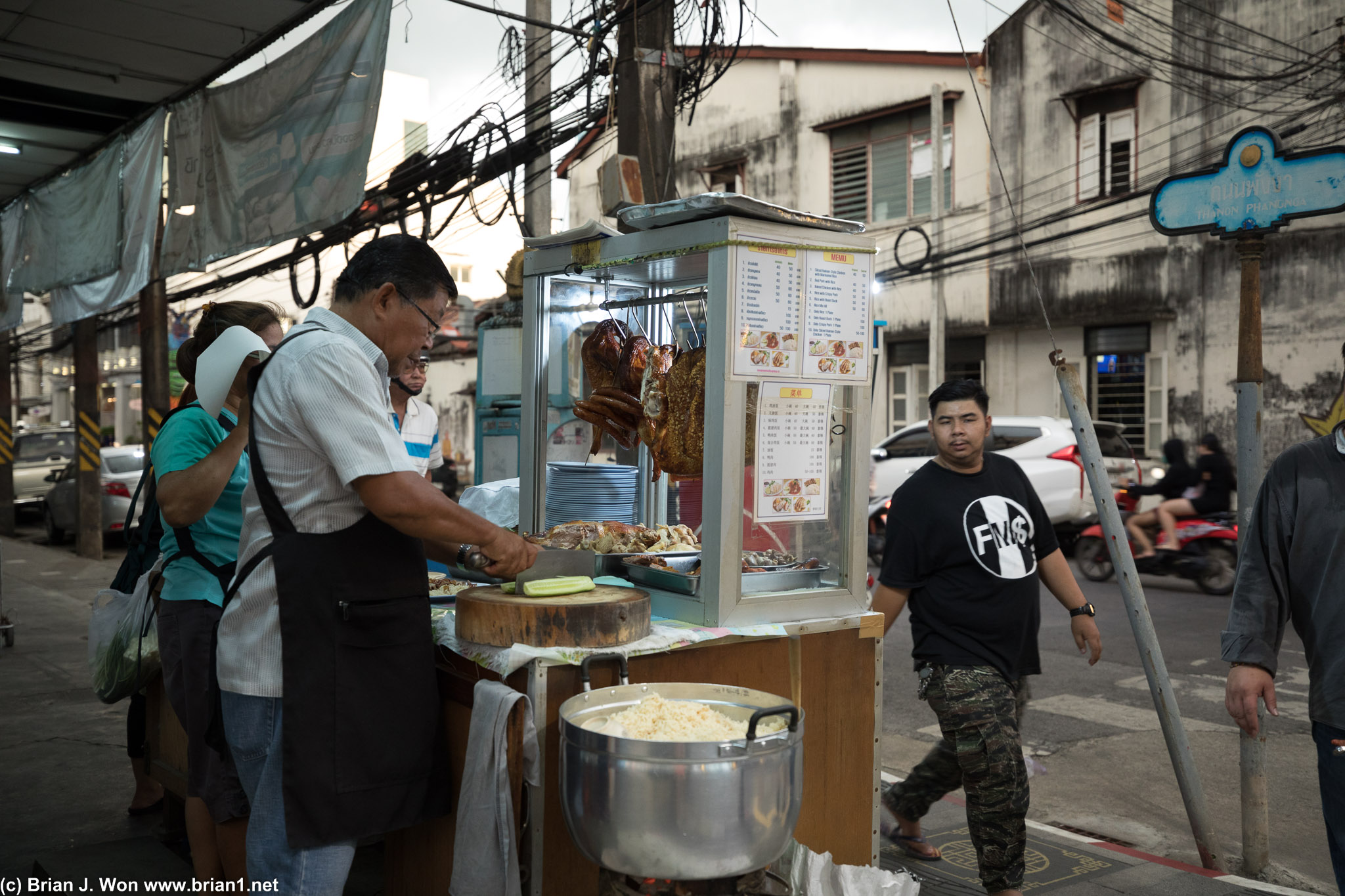 Street food looked delicious! Too bad we didn't have time to eat. ;_;