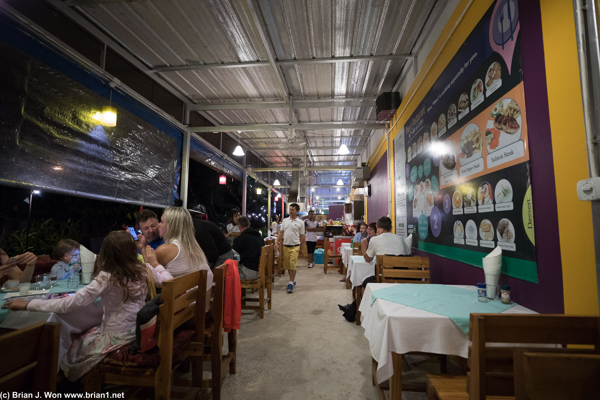 Phen's Restaurant. Don't go here.