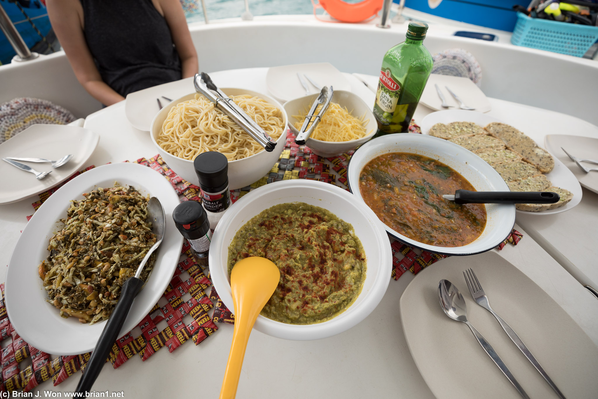Kind of a random meal. Thin, watery pasta sauce, garlic bread, and a big bowl of guacamole, but no chips?