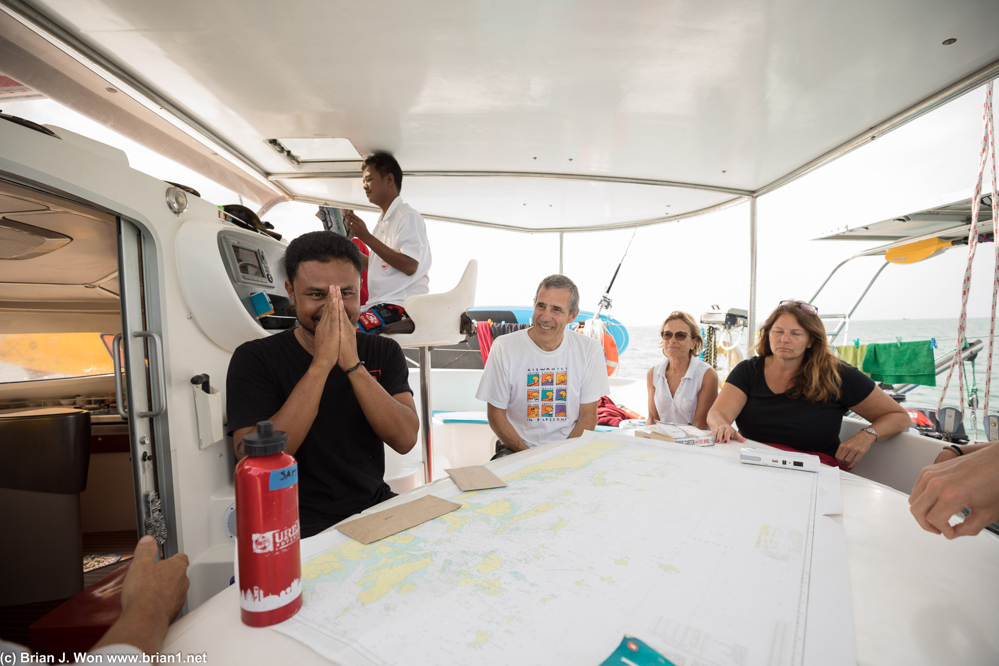 Tipping the crew and receiving their thanks.
