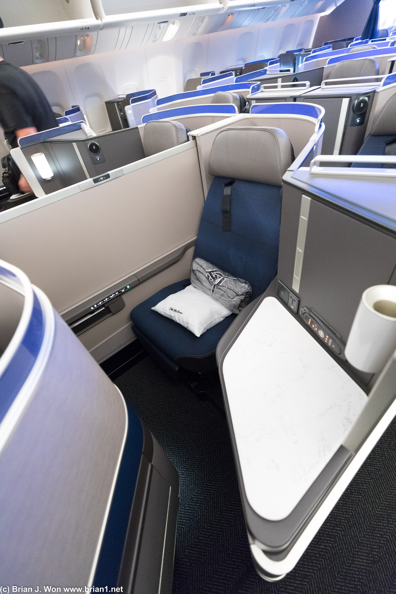 Middle seats are quite private (D/G).