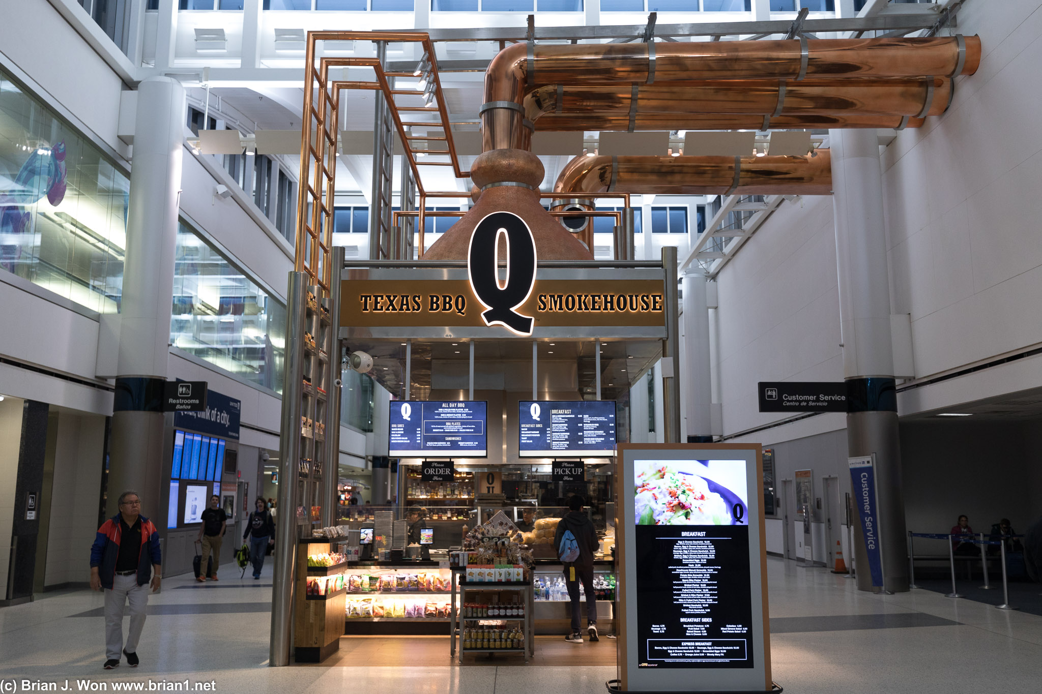 Q's Smokehouse, Terminal E.
