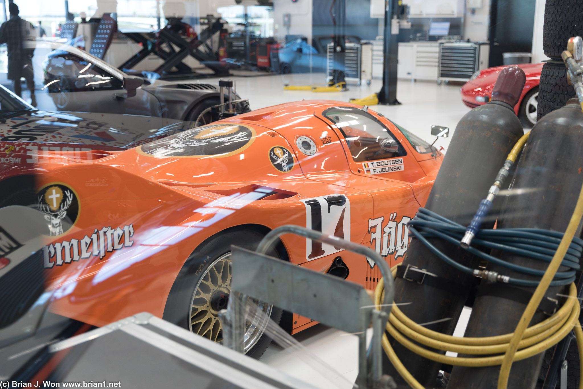 Porsche 962 Jaegermeister.