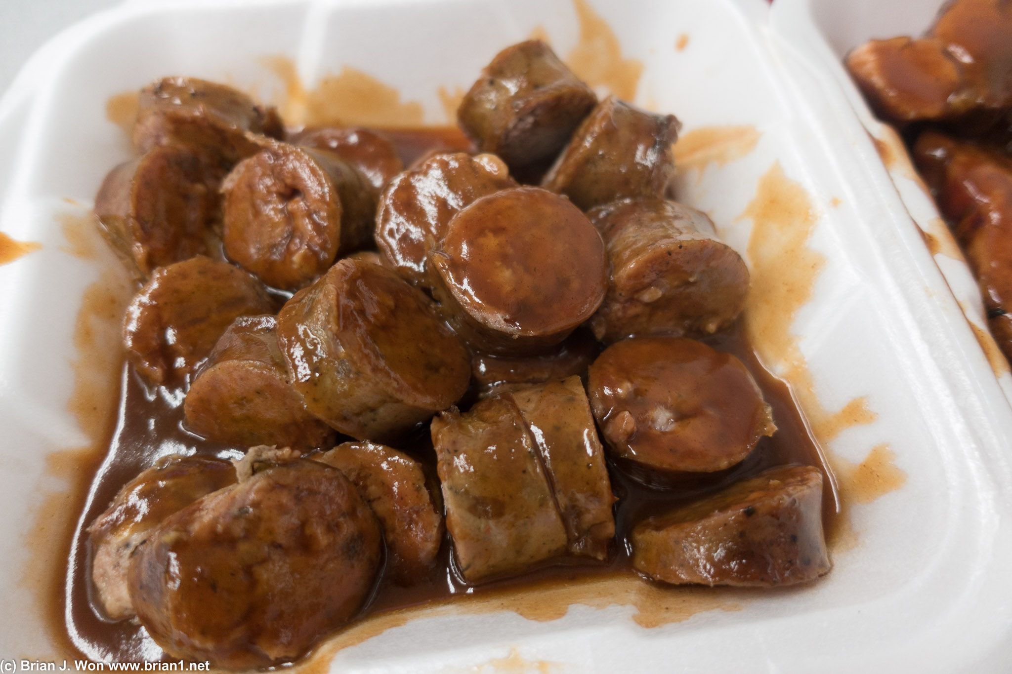 Hot links weren't really hot... but give them a few minutes to soak in the sauce and they were excellent.
