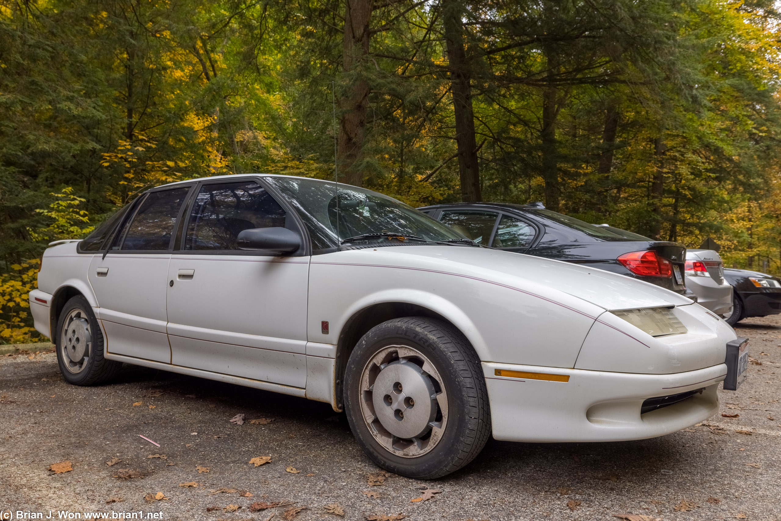 Woah it's an old first-generation Saturn!