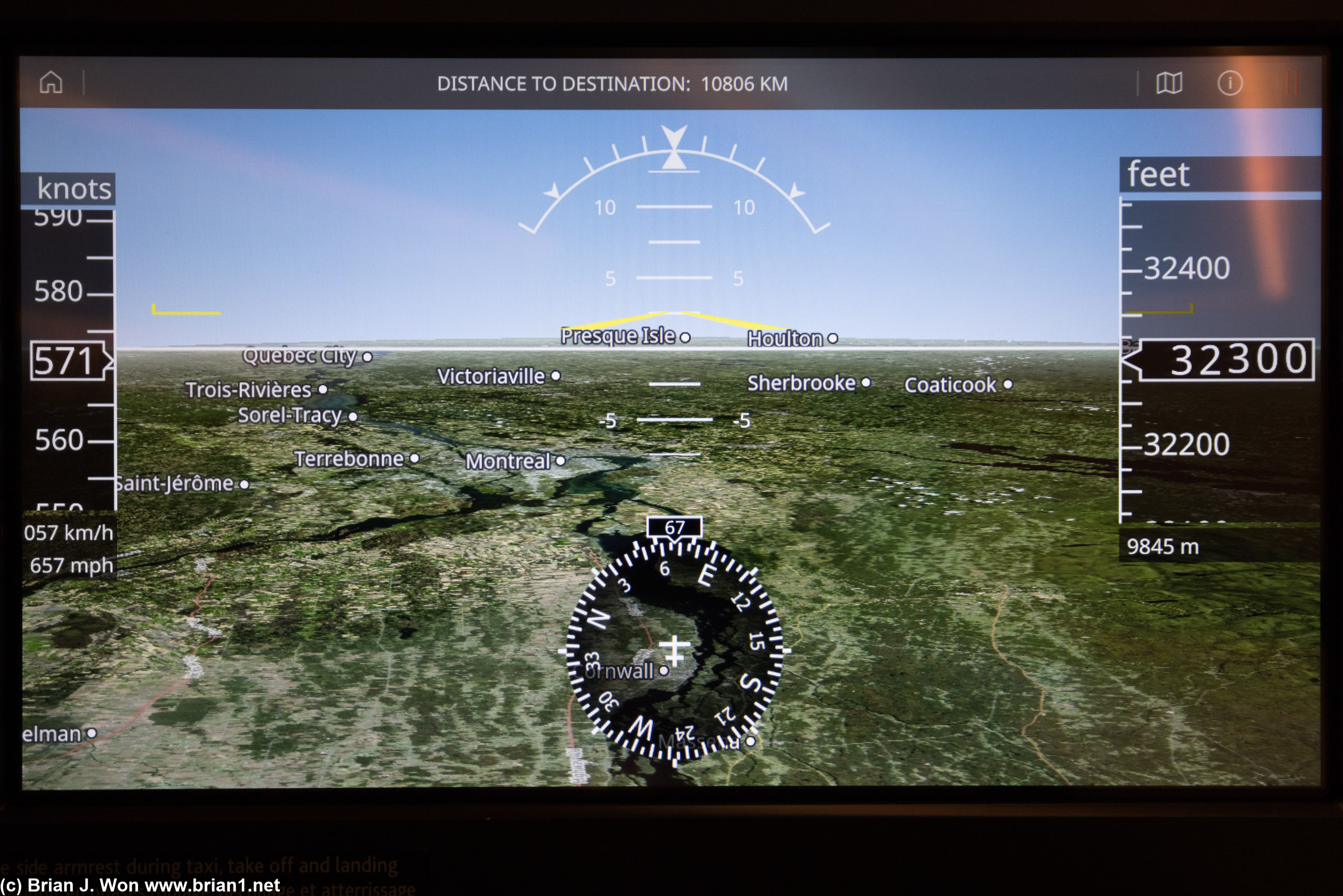The simulated cockpit view is waaaaaay cool.