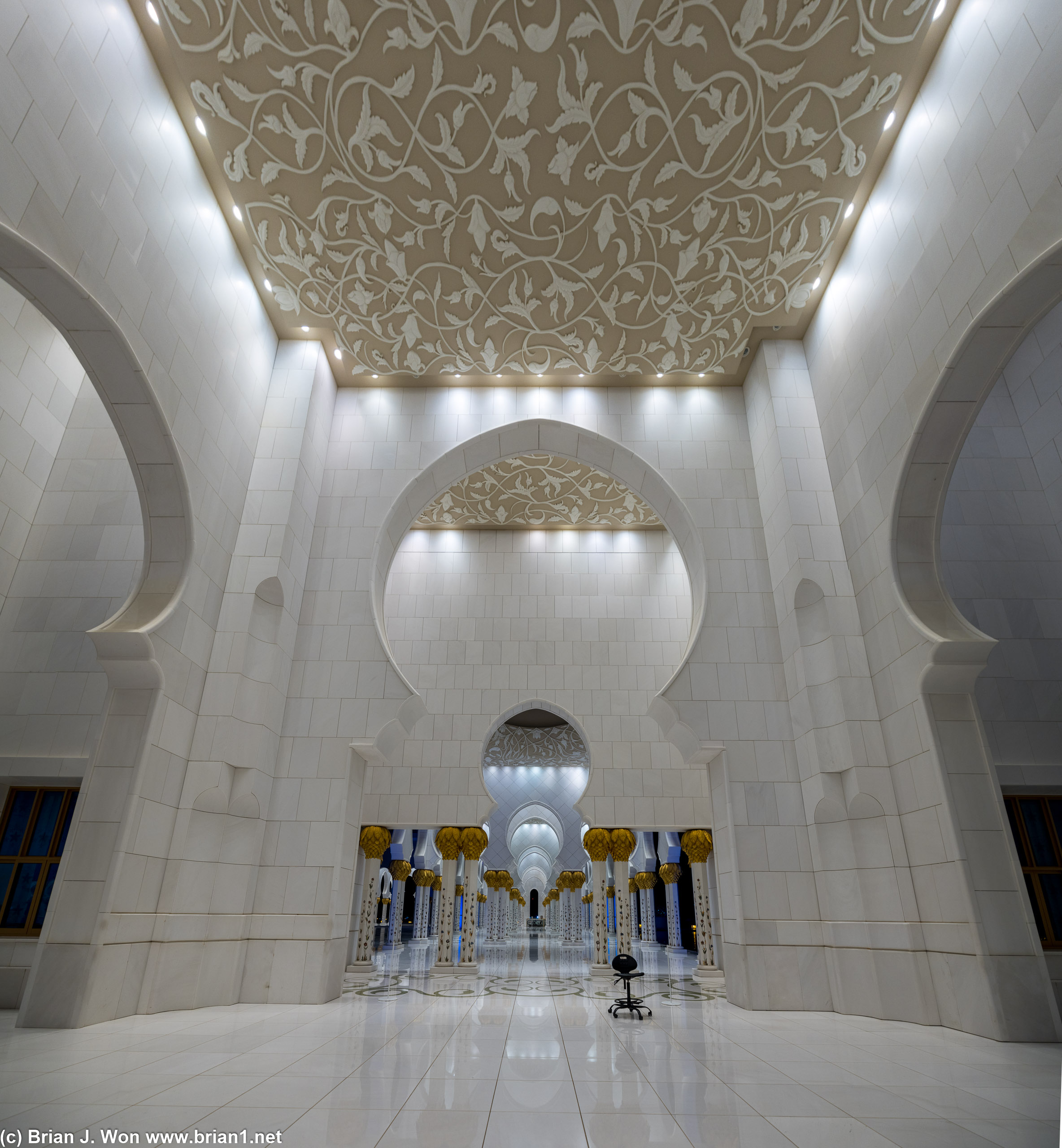 And one of the sides of the entrance hall.