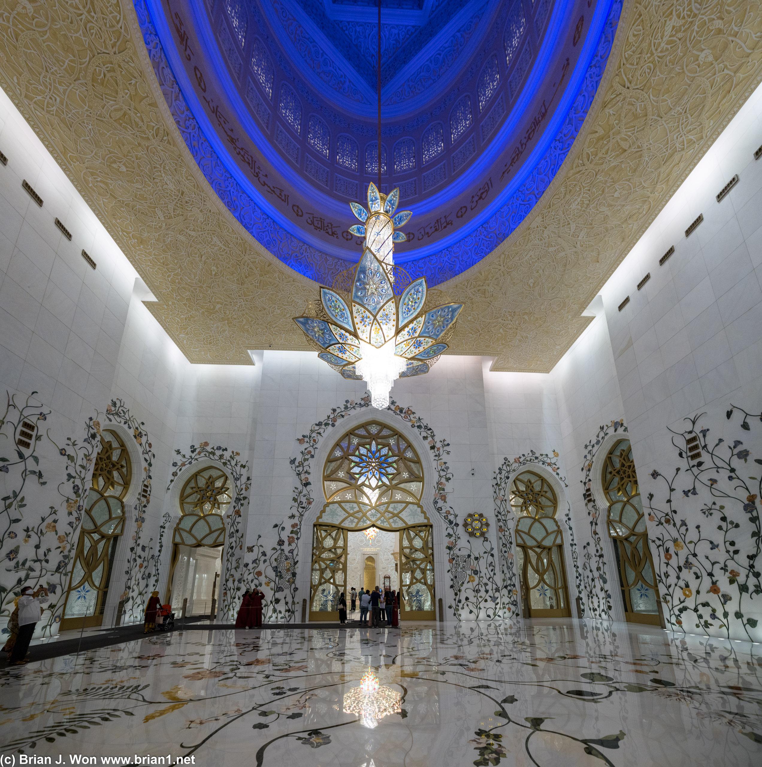 Anteroom to the main prayer hall.