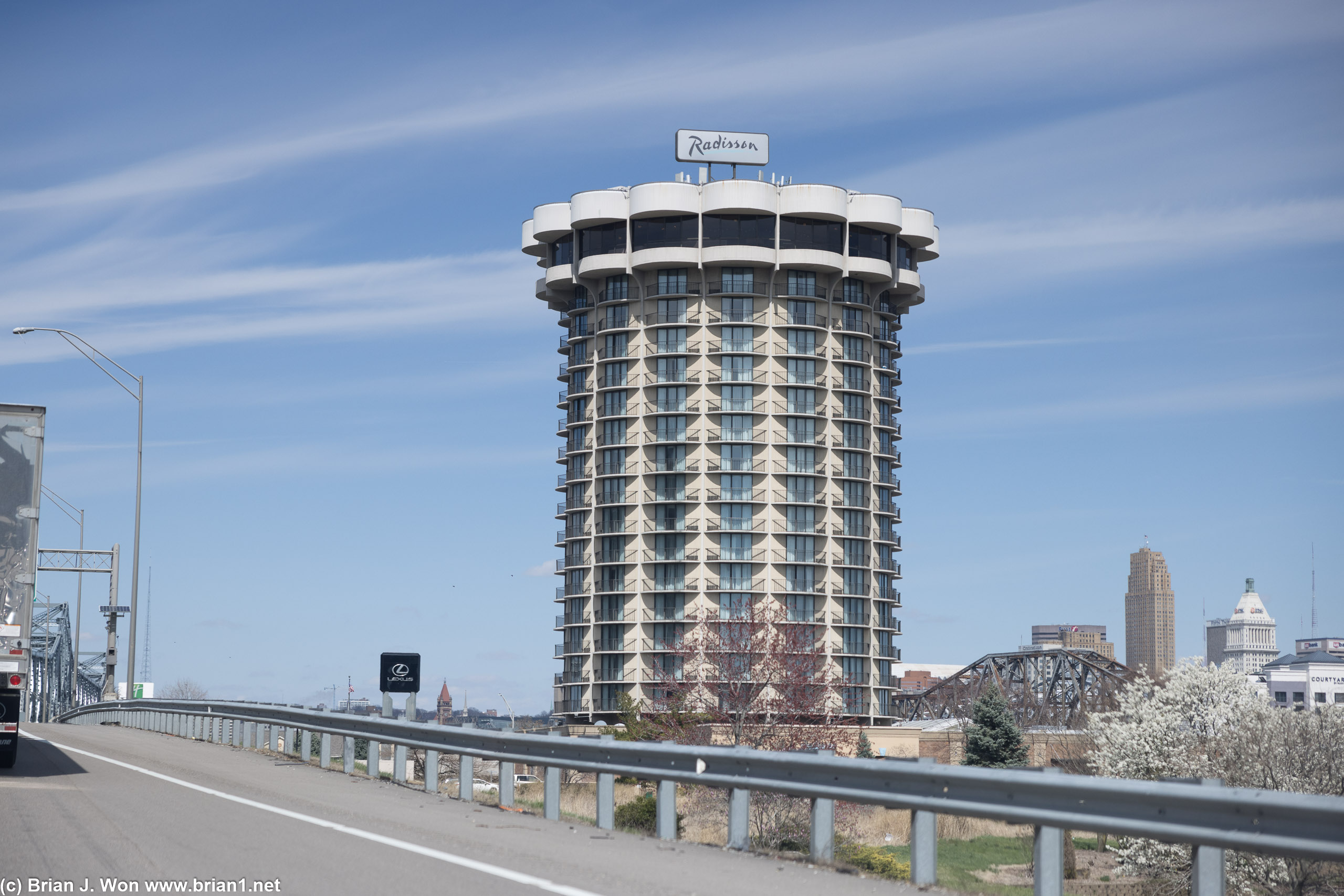 Feels like the Hotel Angeleno off 405, except this is a Radisson in Kentucky.