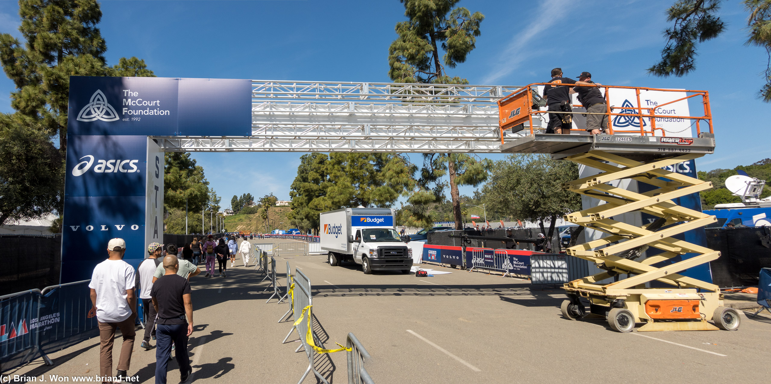 Assembling the start line.