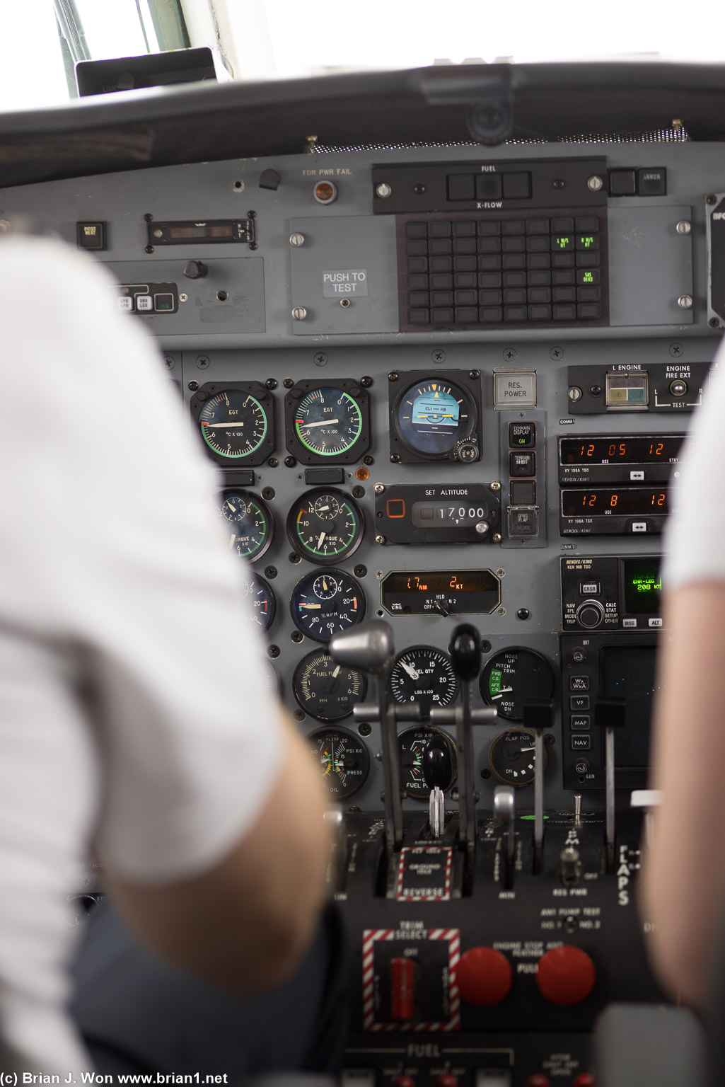 Very analog. Set altitude of 17,000 feet.