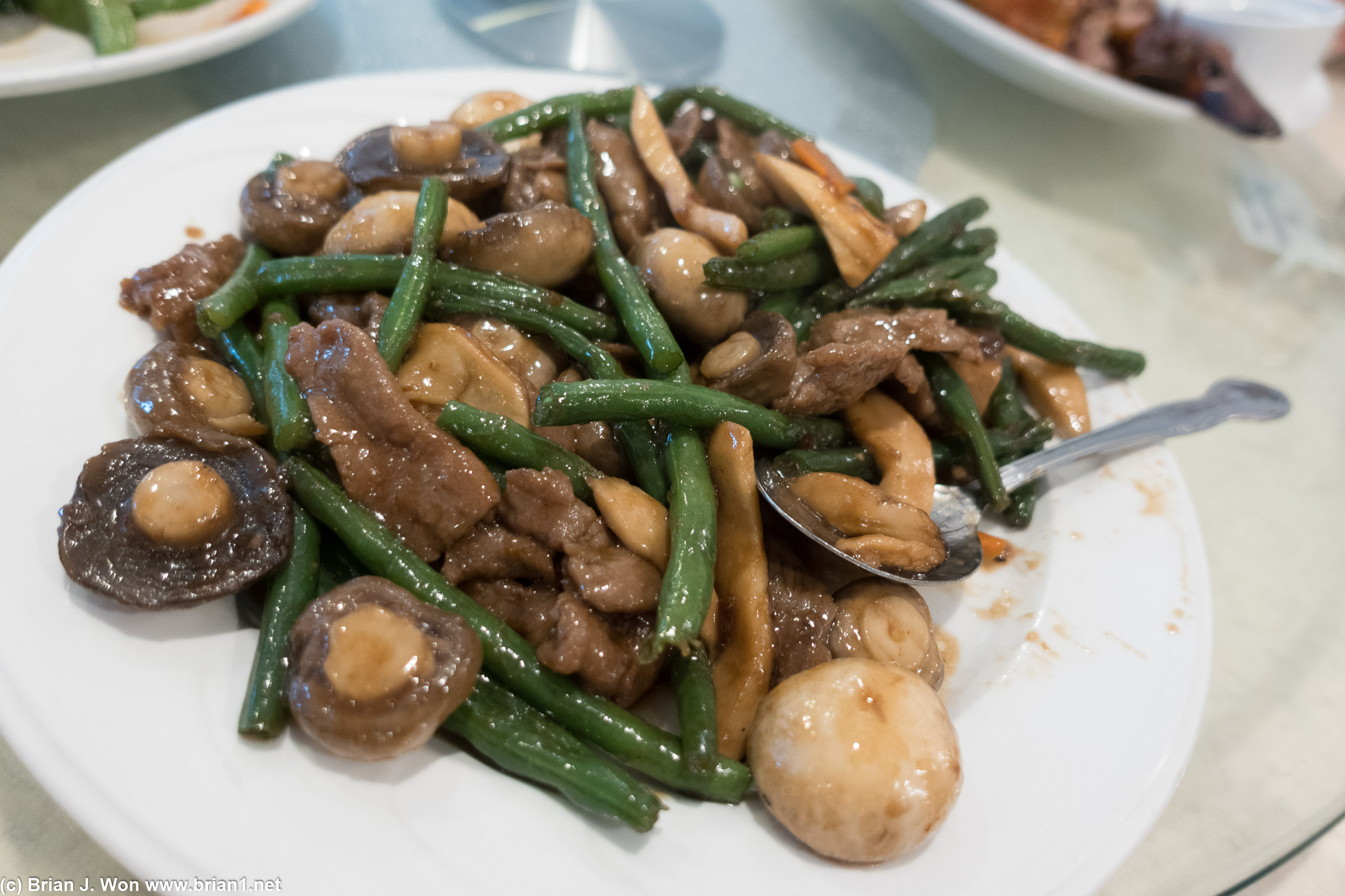 Green beans, mushrooms, beef.