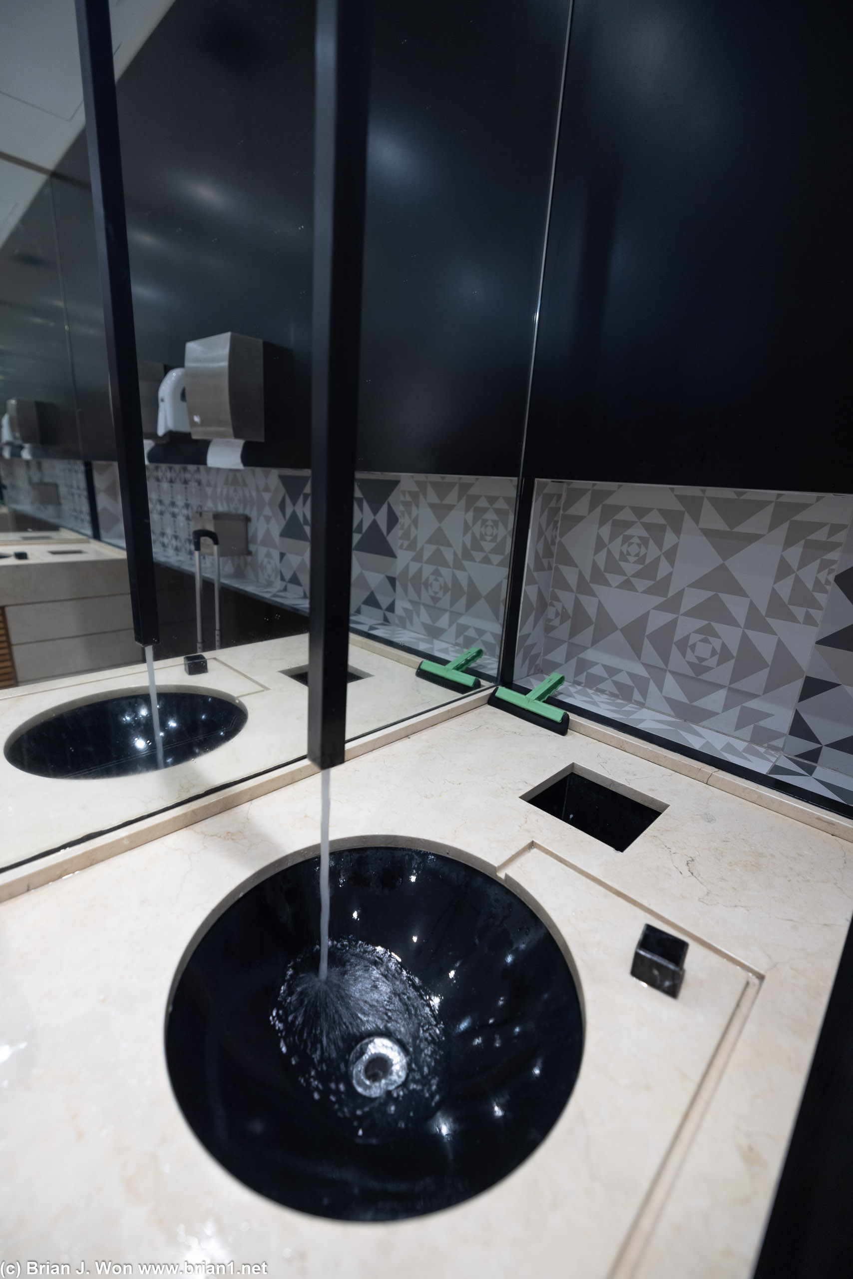 Very stylish faucets in the bathroom of the GOL Premium Lounge.