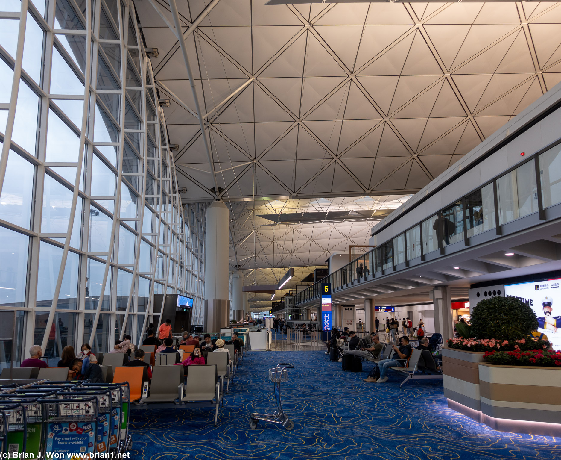 United is using gate 5 now??