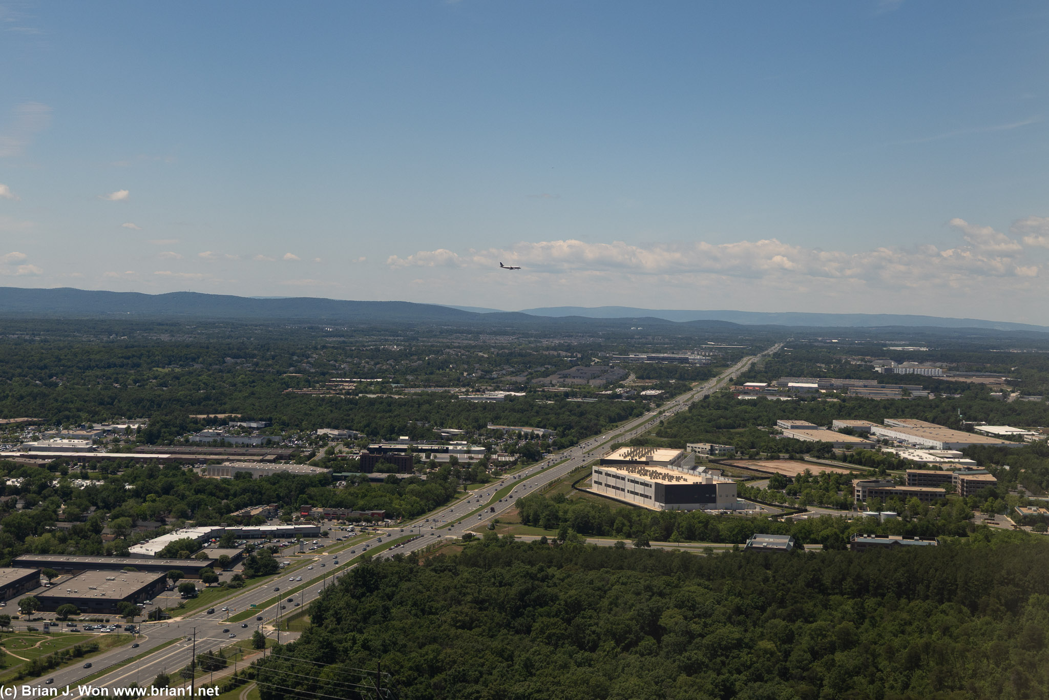 Airplane races! United 737 in the distance to IAD.