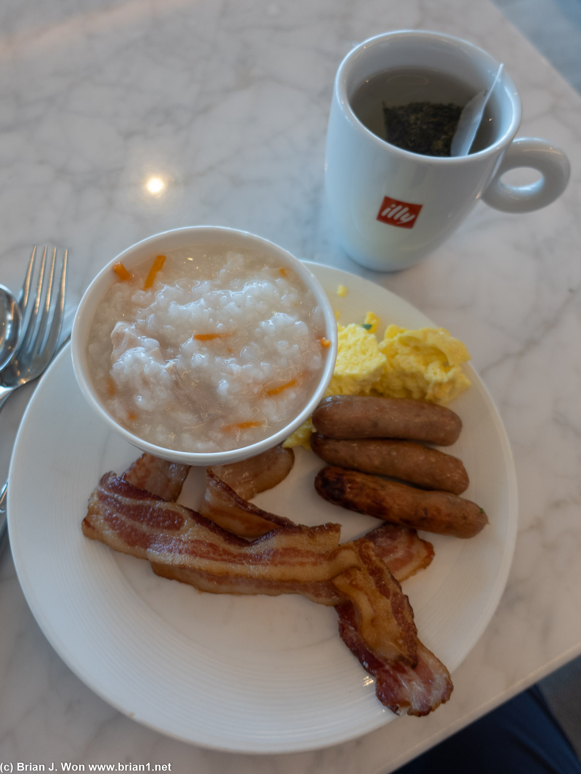 Breakfast in the United Polaris Lounge did the trick.