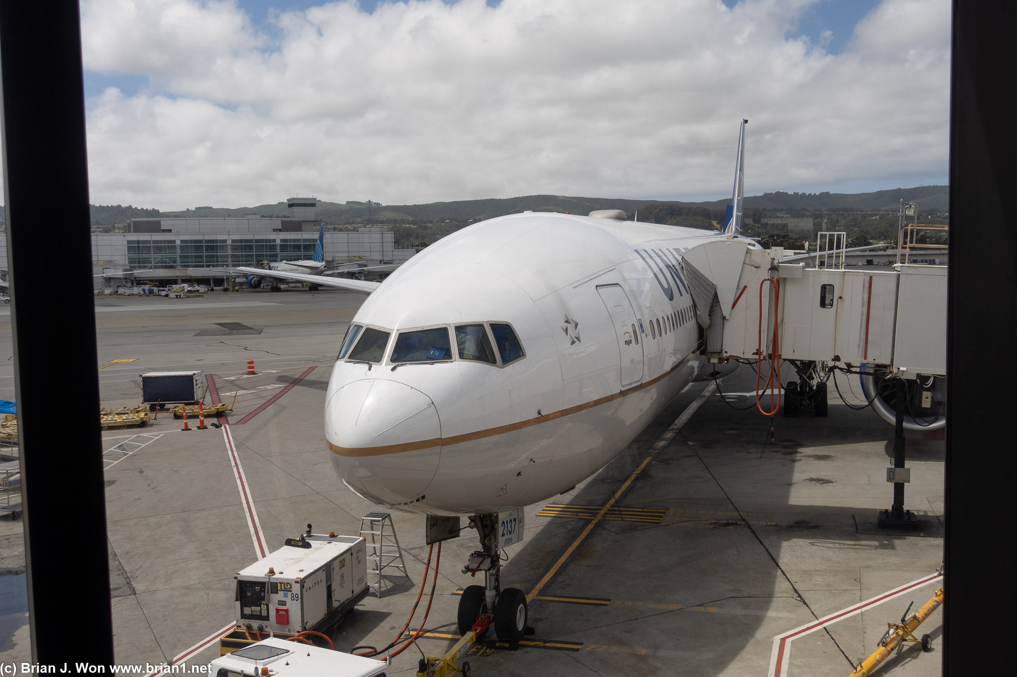 N2737U, 8 year old 777-300ER for the flight to Newark.