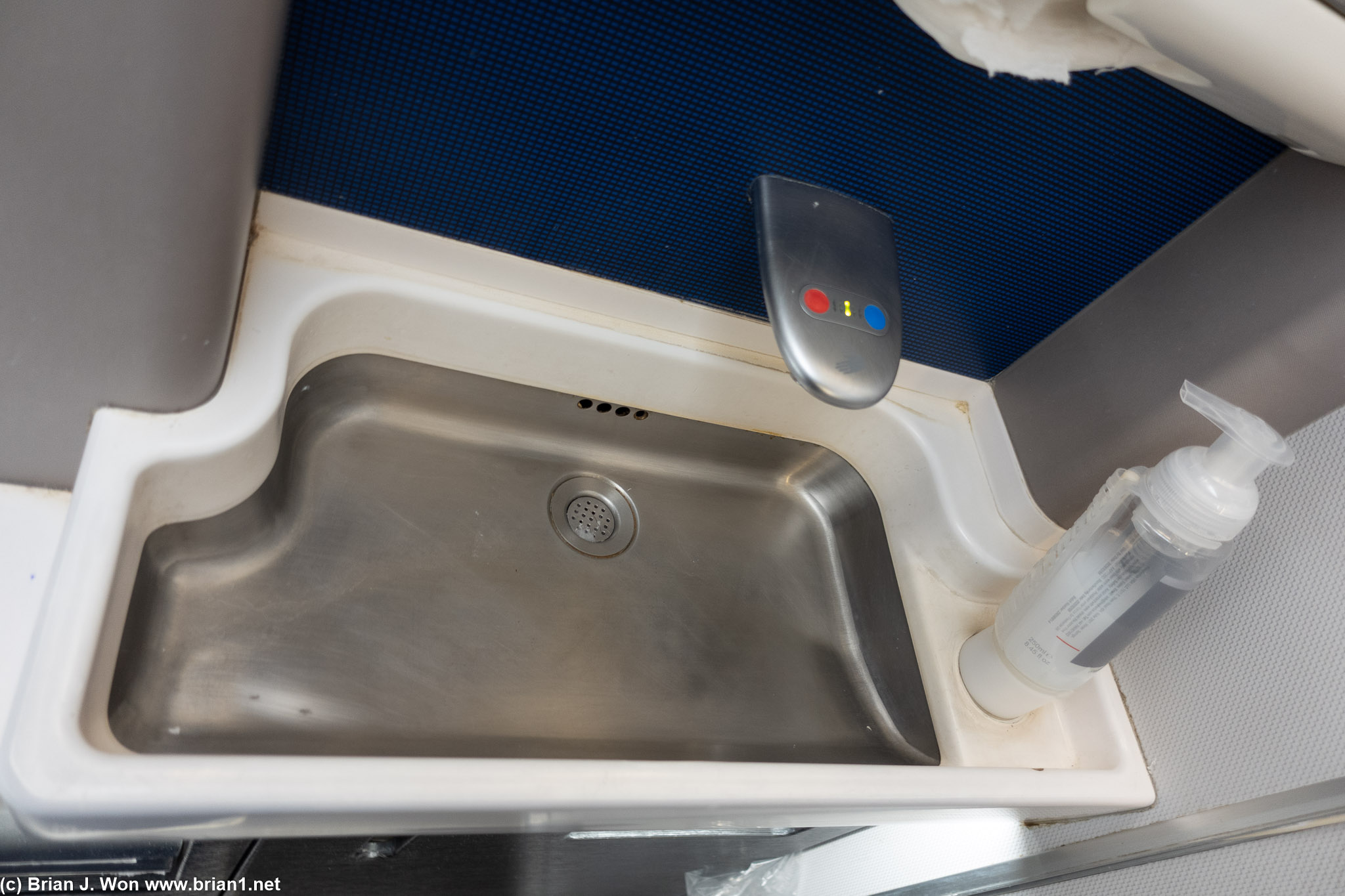 Actual decent sized sink on the 77W.