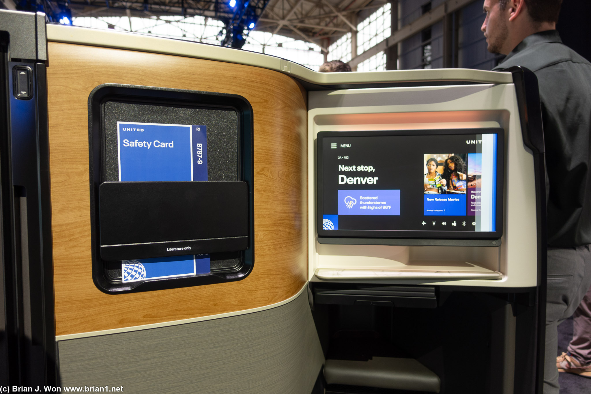 Regular Polaris seats get a 19" 4K OLED monitor.