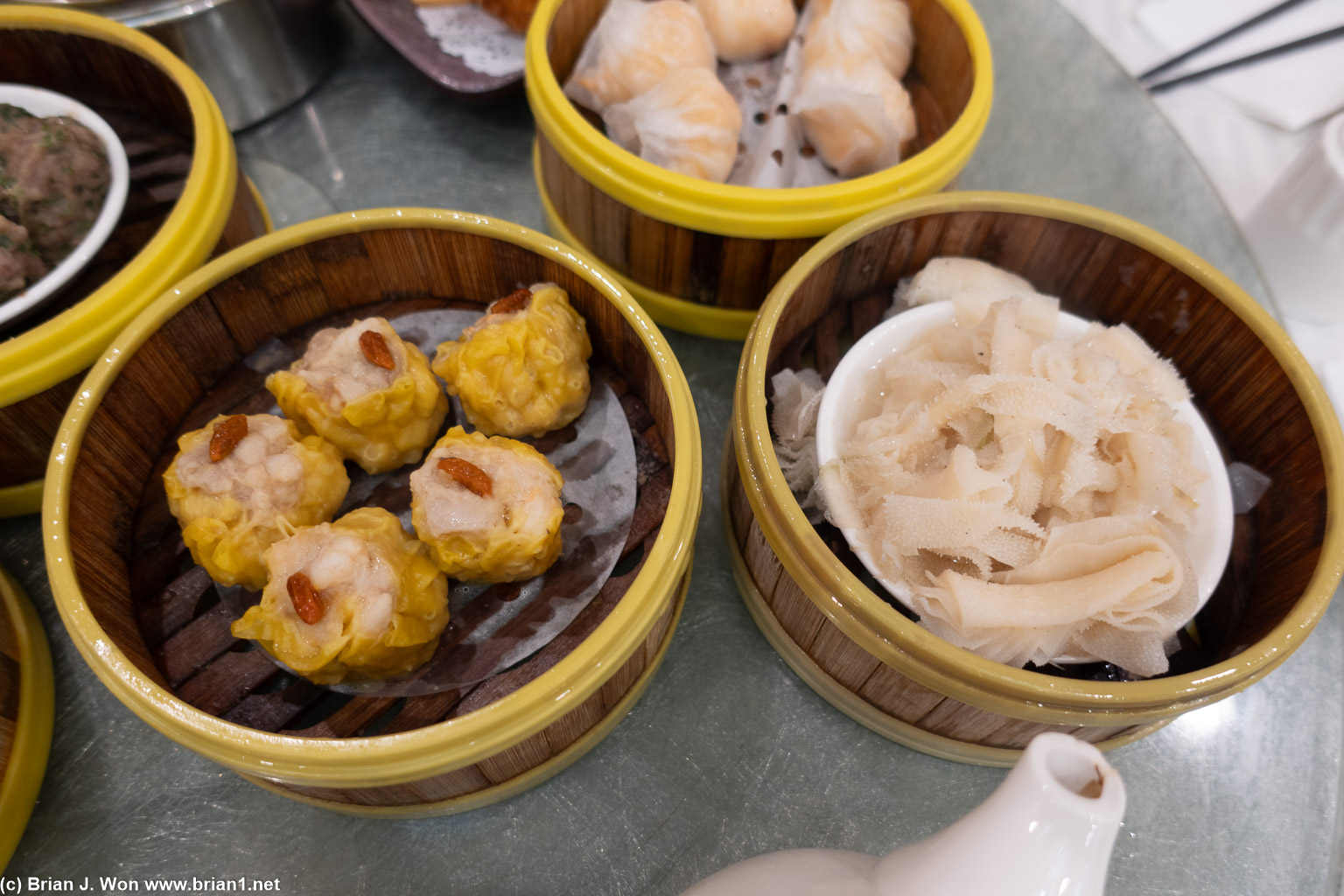 Shu mai normal sized, ngau paak yip was pretty good.