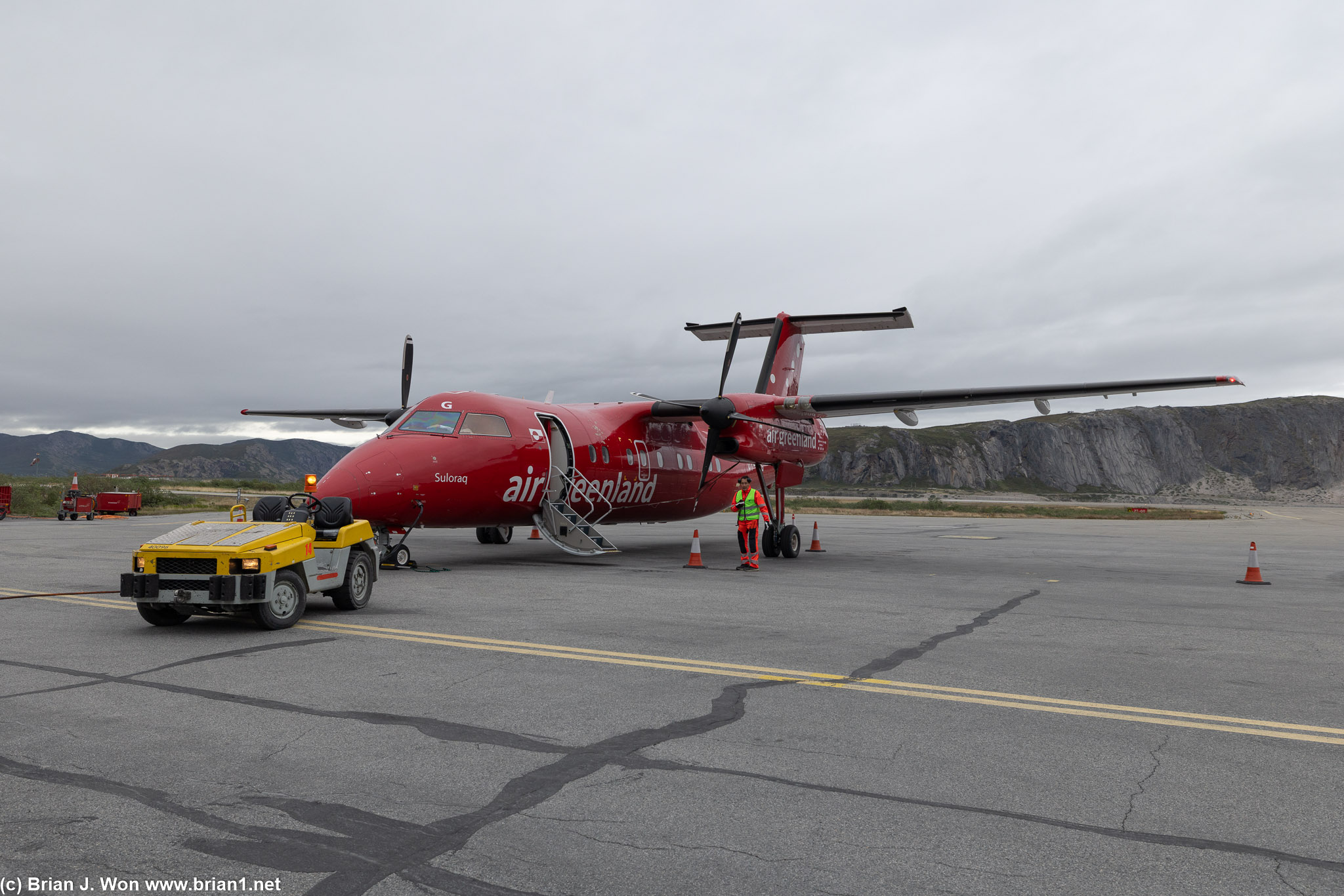 Air Greenland DHC-8-200, OY-GRG "Suloraq."