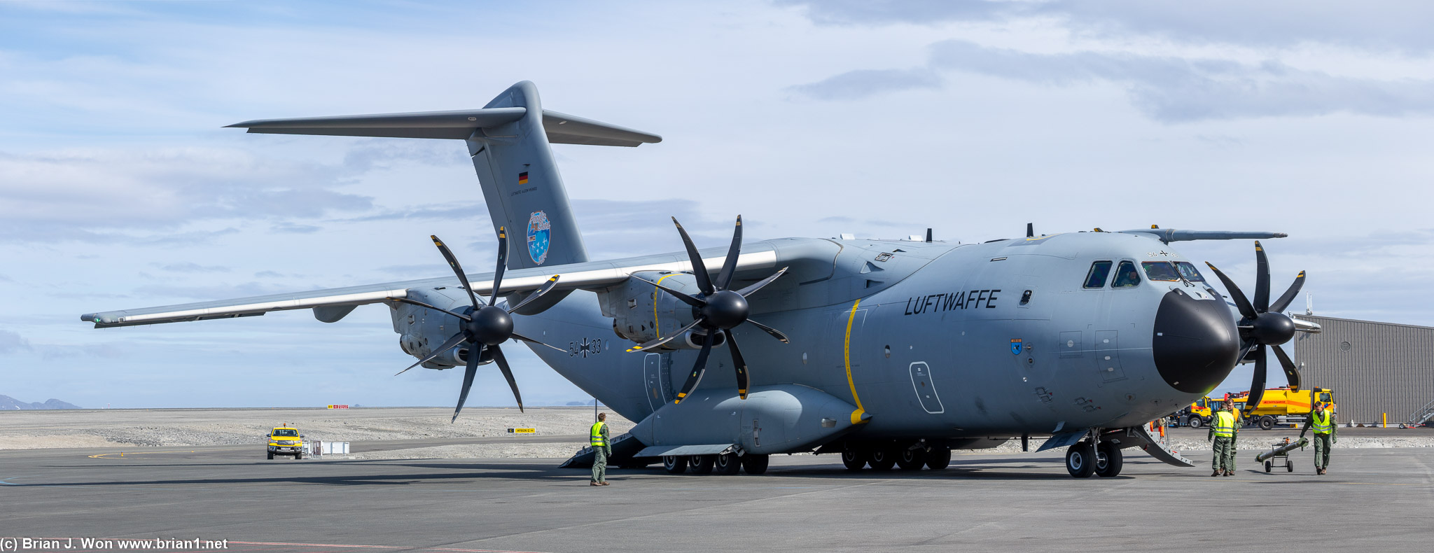 One last photo of the A400M. It looks massive compared to the DHC-8-200.