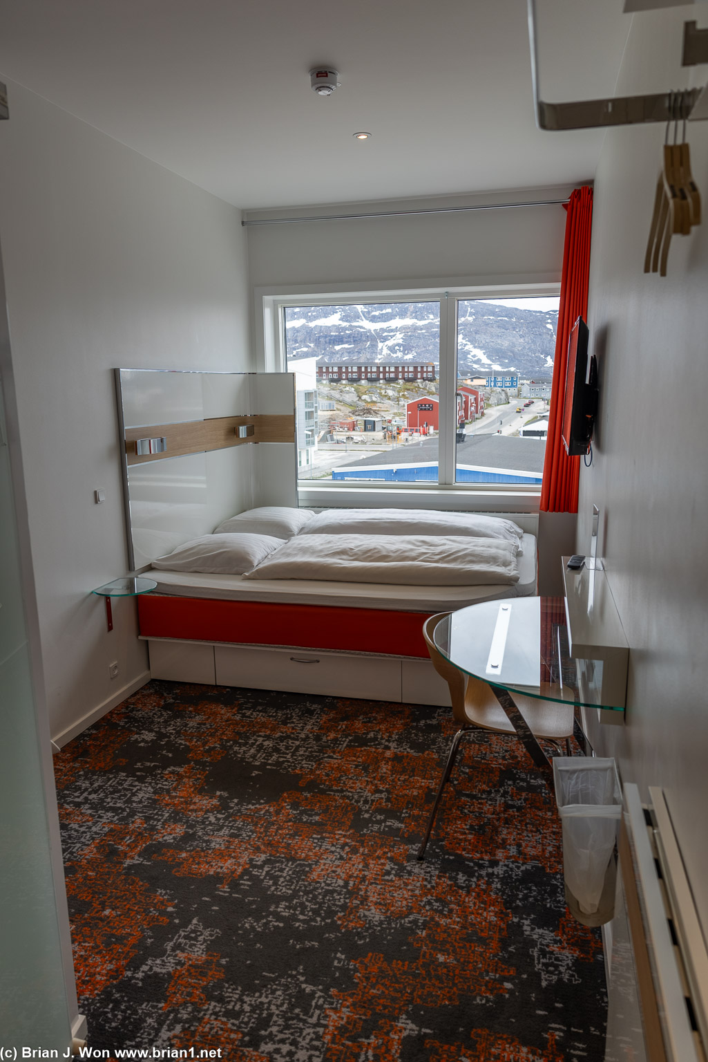 Rooms at the HHE Express Hotel are tiny but functional.