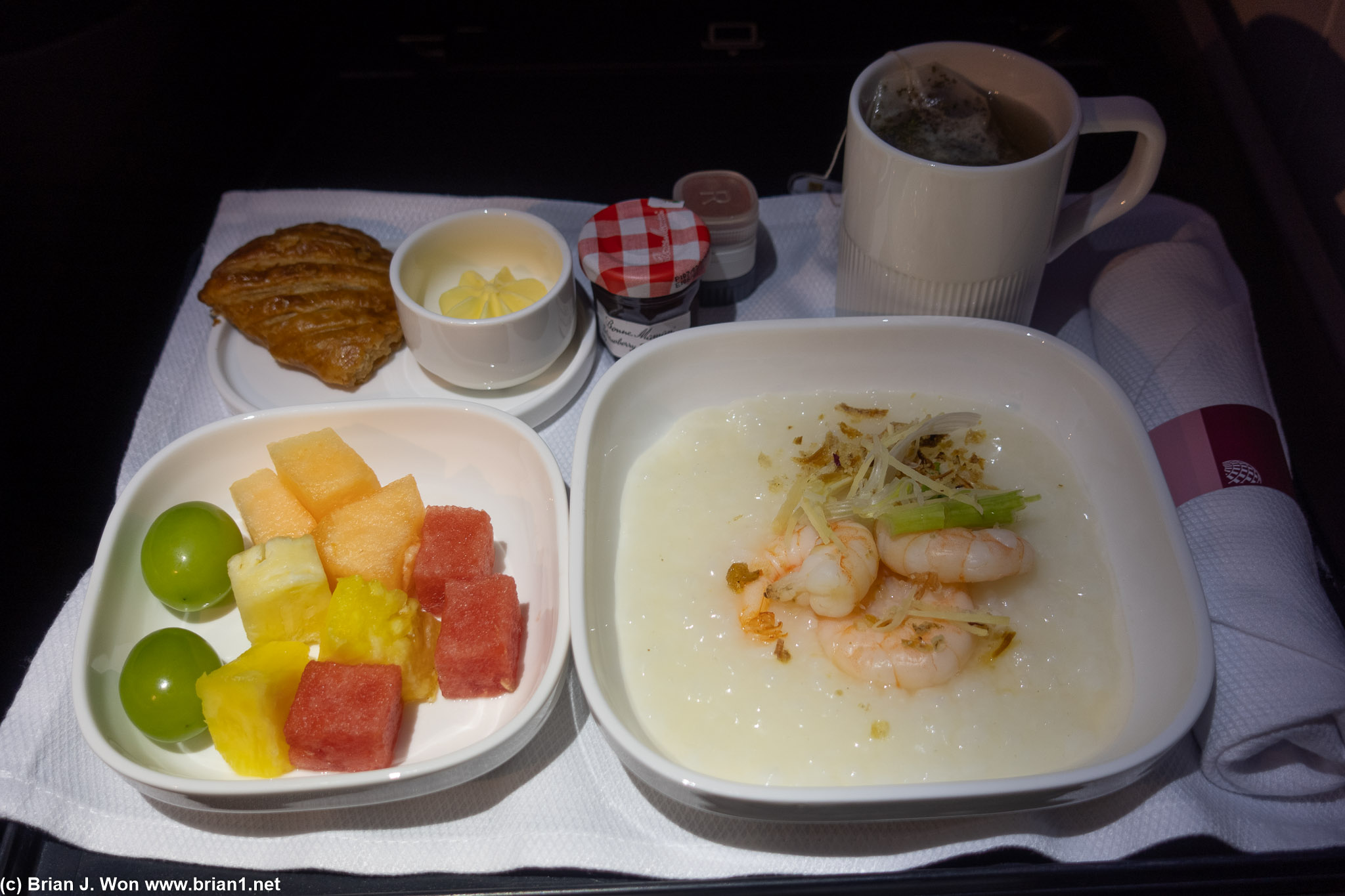 Shrimp congee is always good.