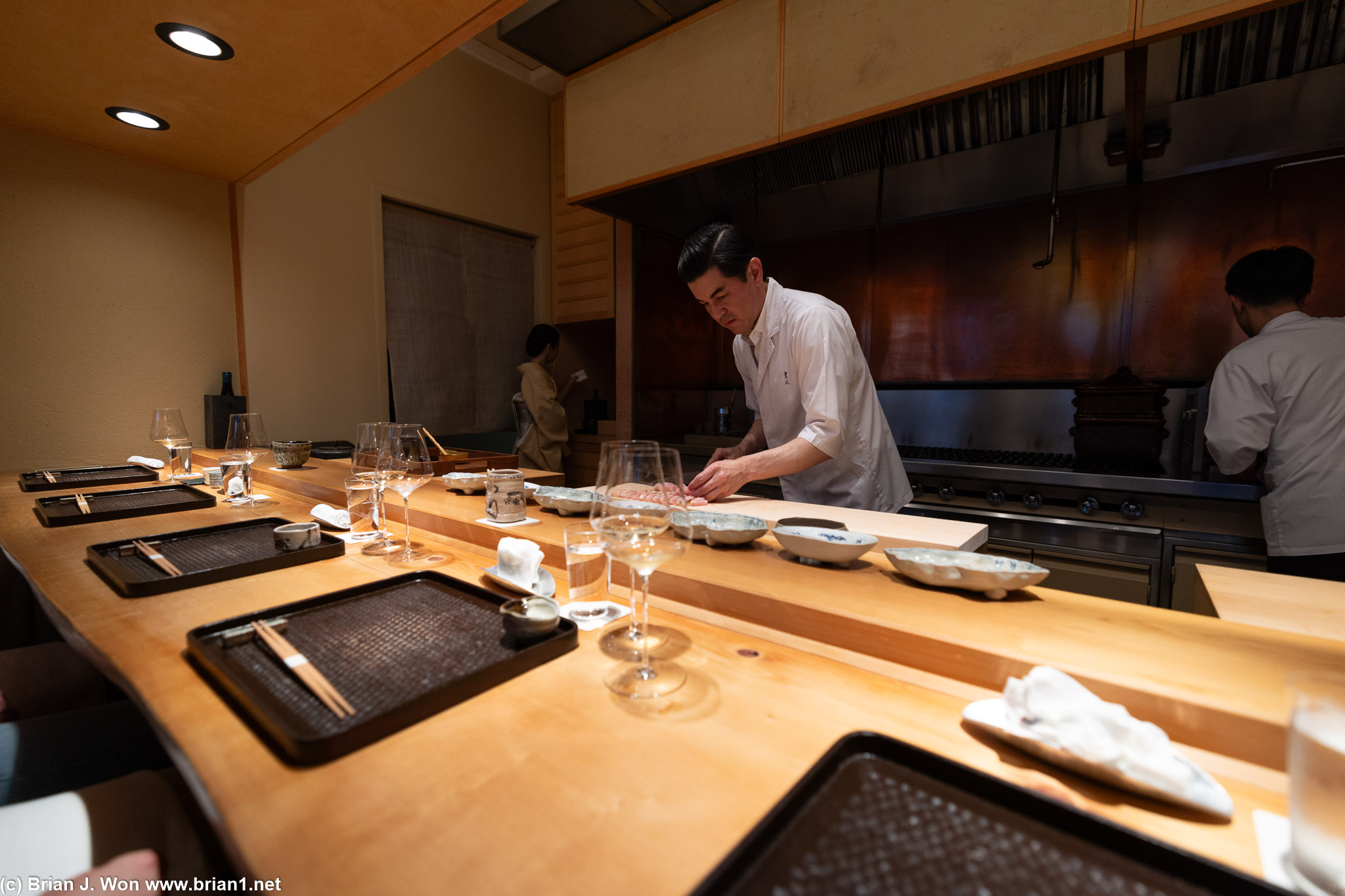 Counter seats 7. Chef Hayato-go and 3 other staff.