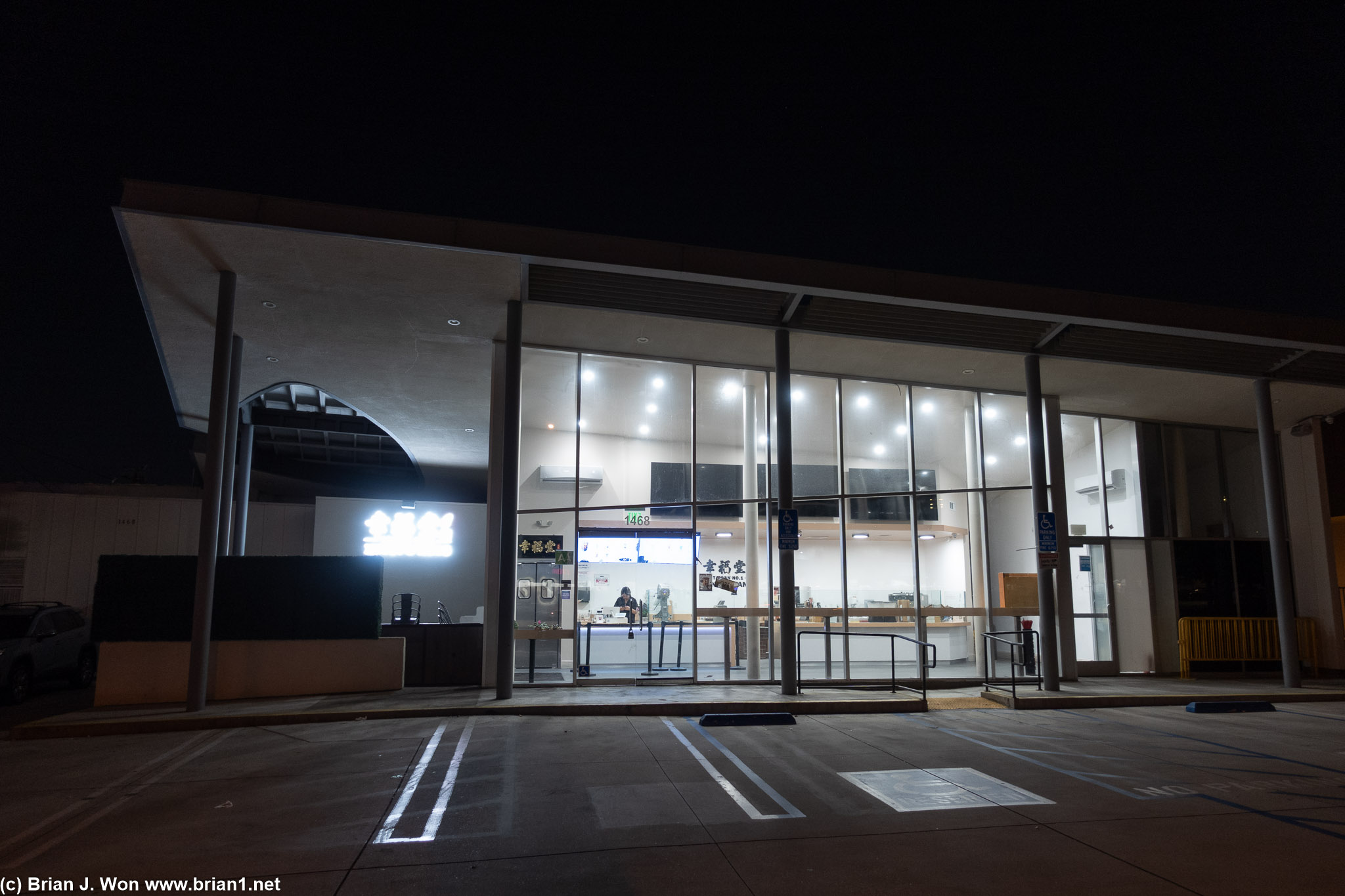 Xing Fu Tang has a huge space.