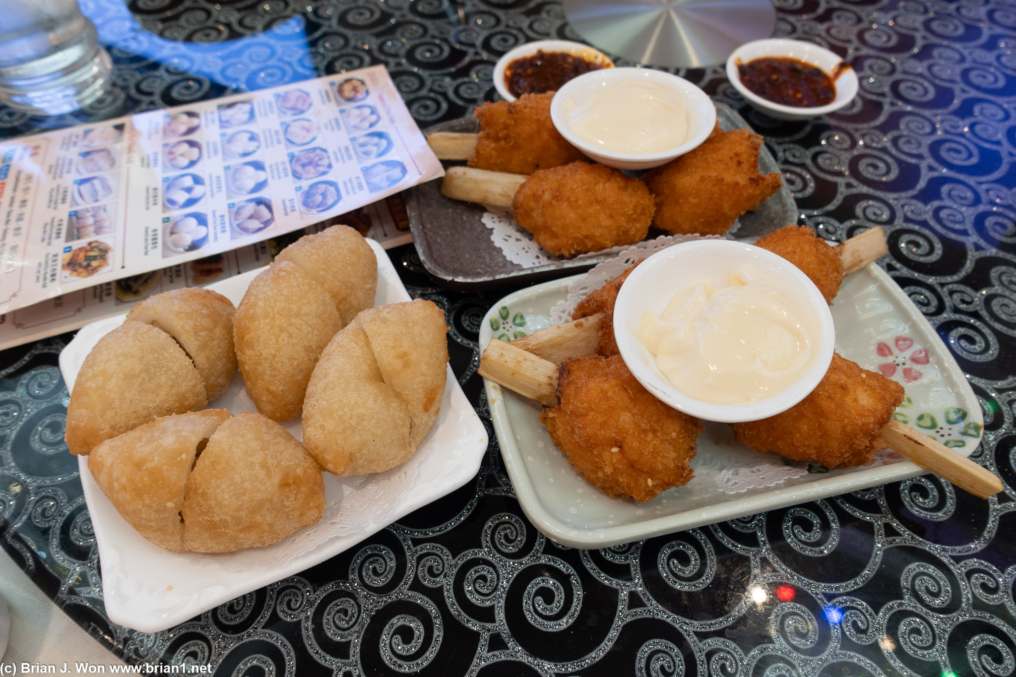 Ham sui gok and deep fried shrimp ball. The latter were a tad over-fried.