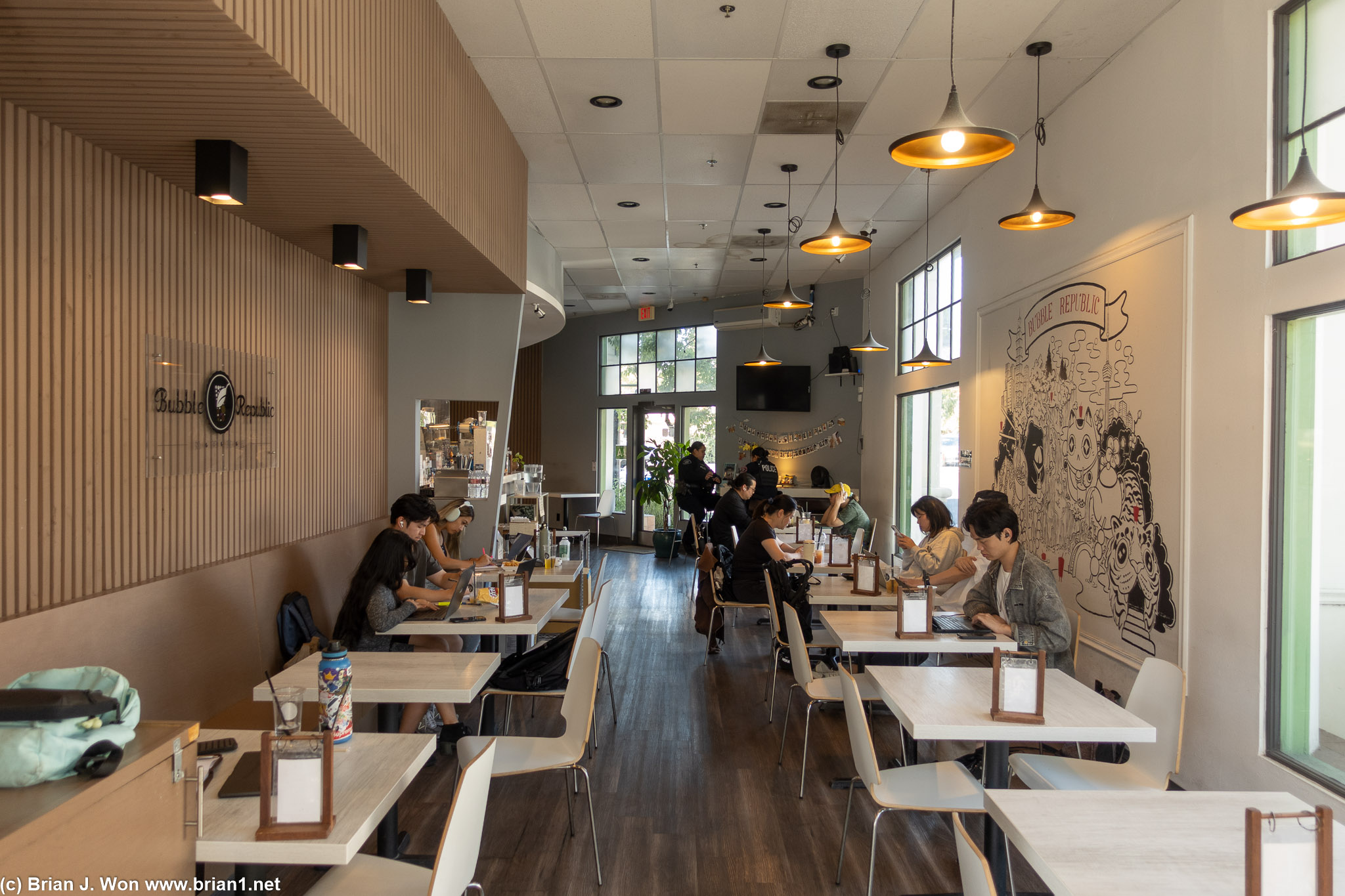 Super ordinary milk tea, but a popular place to study.