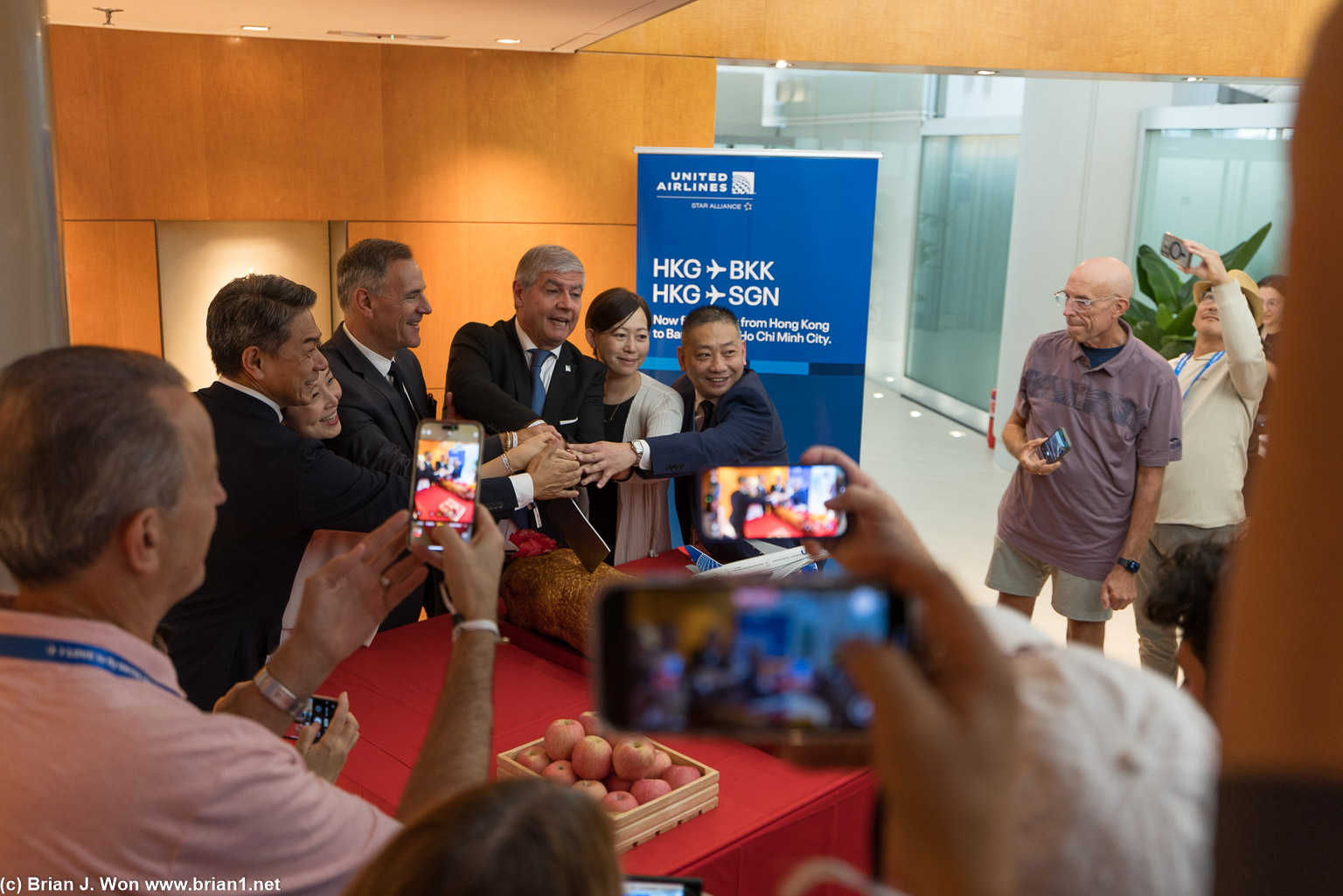 New route roast pig cutting.