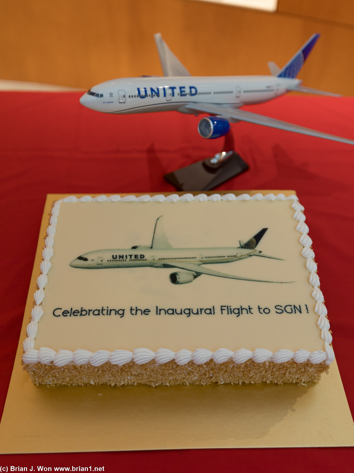 United Airlines HKG-SGN inaugural flight cake.