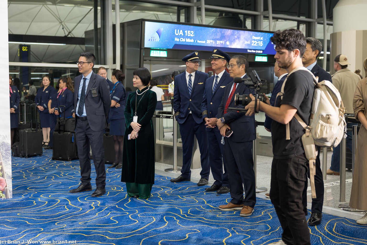 VIPs including Le Duc Hanh, consul general of Vietnam to Hong Kong.