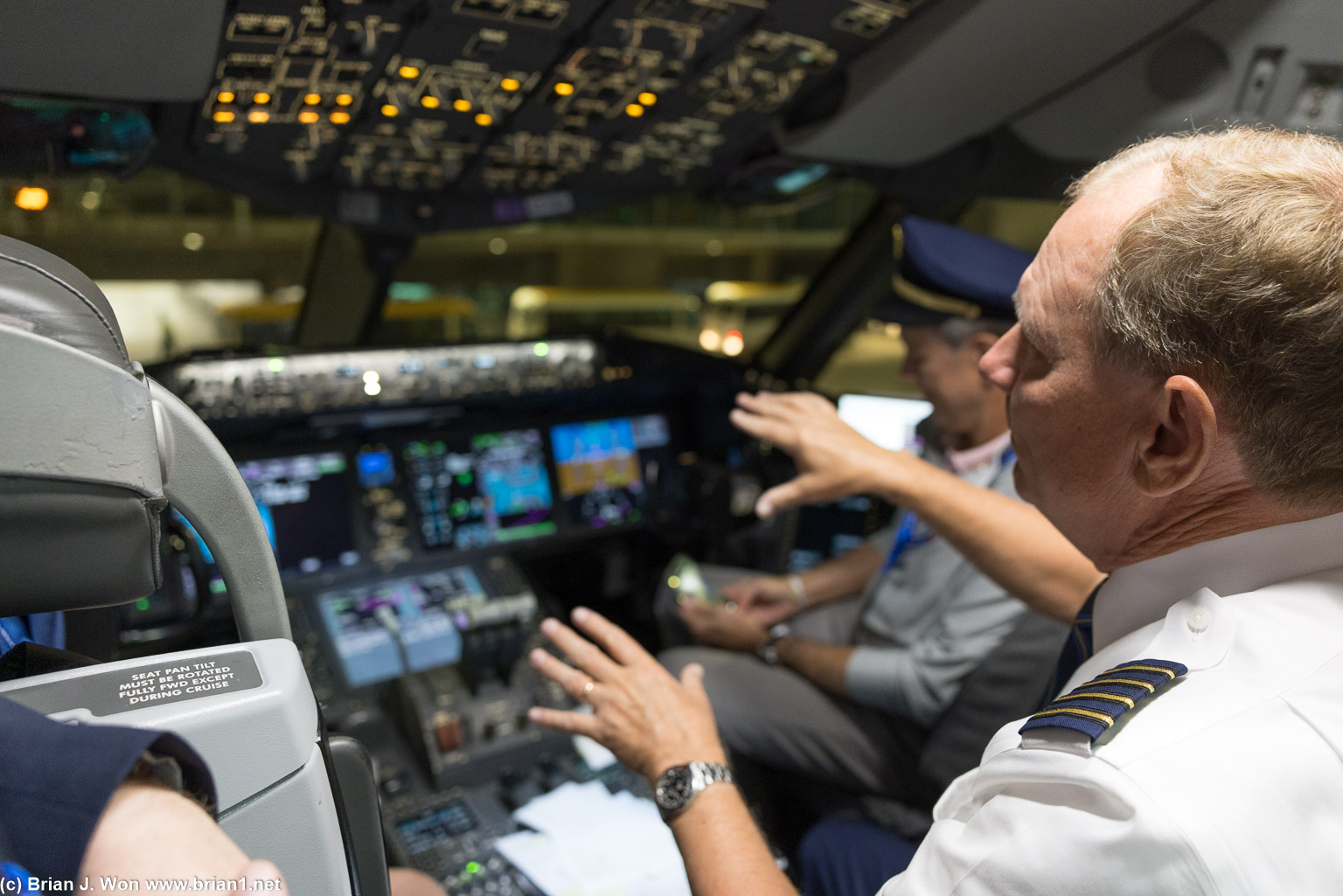 Captain Brian Petrovich explaining things to his #AVgeeks.