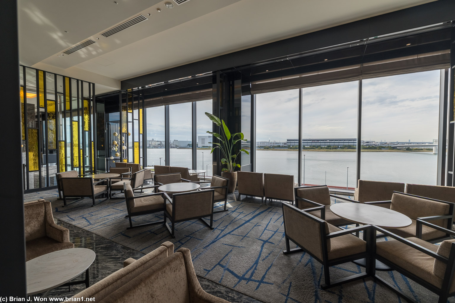 Hotel Villa Fontaine Premier lobby.