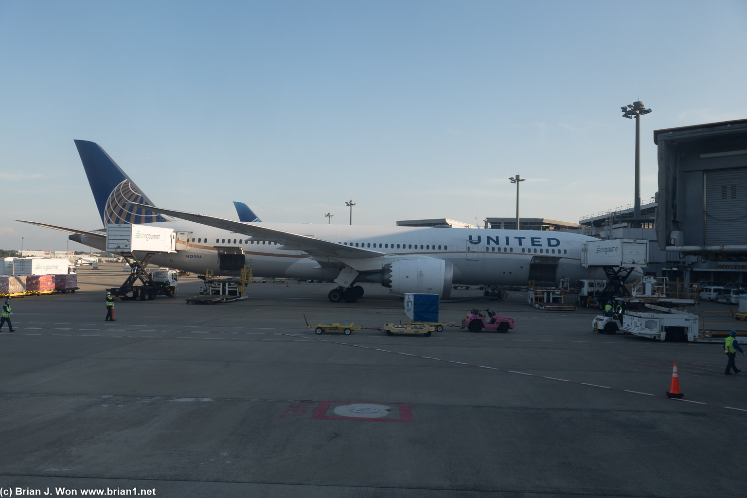 N33264 arriving in Narita, just one gate over from N13954, today's ride home.