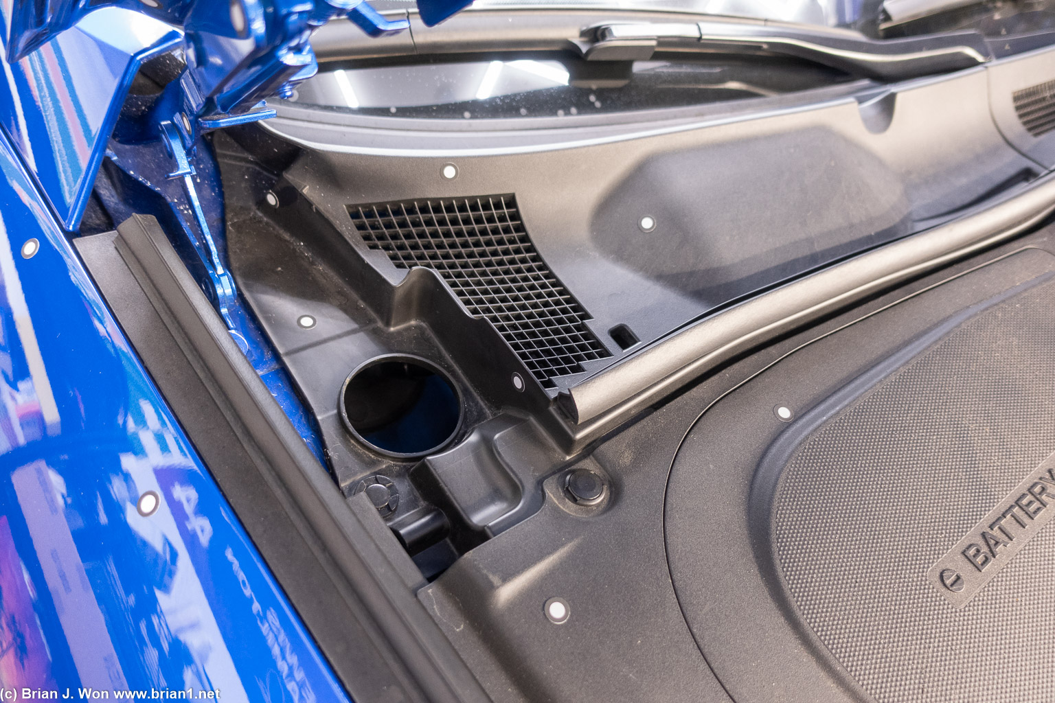 ICOOH doing 3D scanning of the hood.